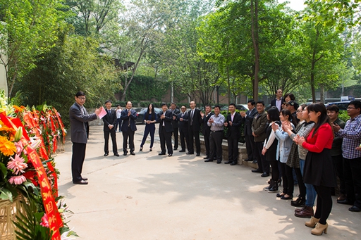 集团举行济南大明湖园林工程公司揭牌仪式