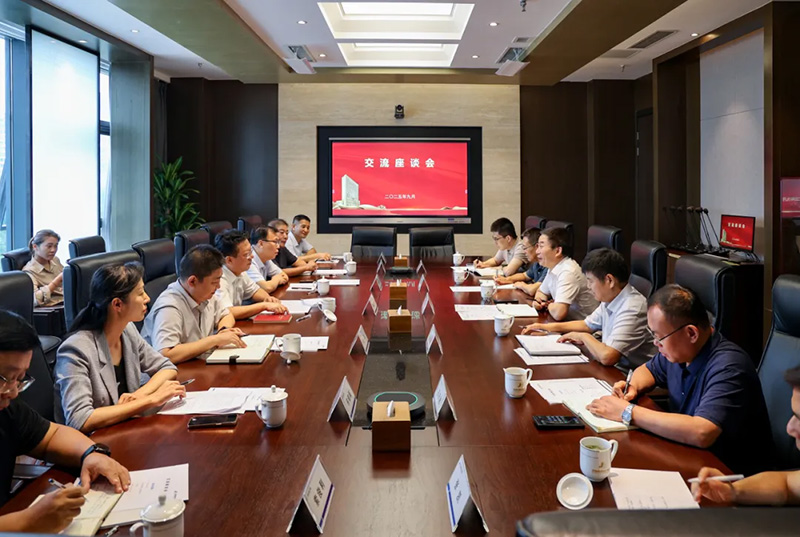 市中区委书记鞠正江一行到集团开展走访服务